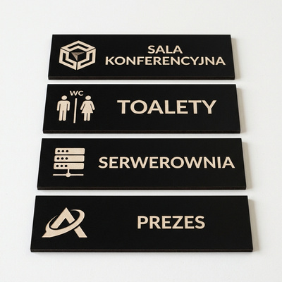 Czarna Tabliczka na Drzwi do Biura z Twoim Napisem i Logo UV – HDF 20x8 cm