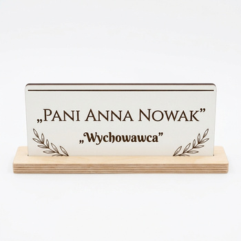 Personalizowana tabliczka na biurko dla nauczyciela z imieniem – HDF biały