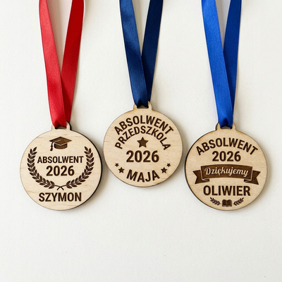 Drewniany medal Absolwent z Twoim imieniem i rokiem – personalizowany na zakończenie roku