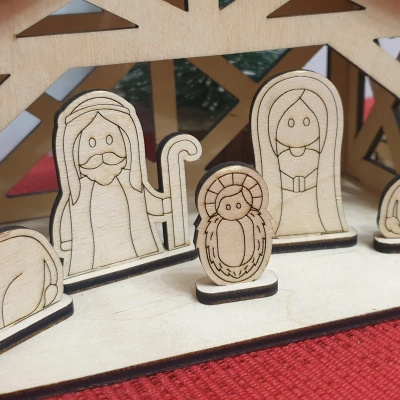 Wooden nativity scene with engraving - 10cm