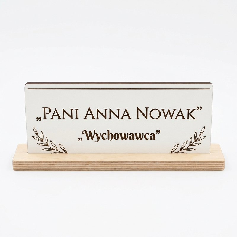 Personalizowana tabliczka na biurko dla nauczyciela z imieniem – HDF biały