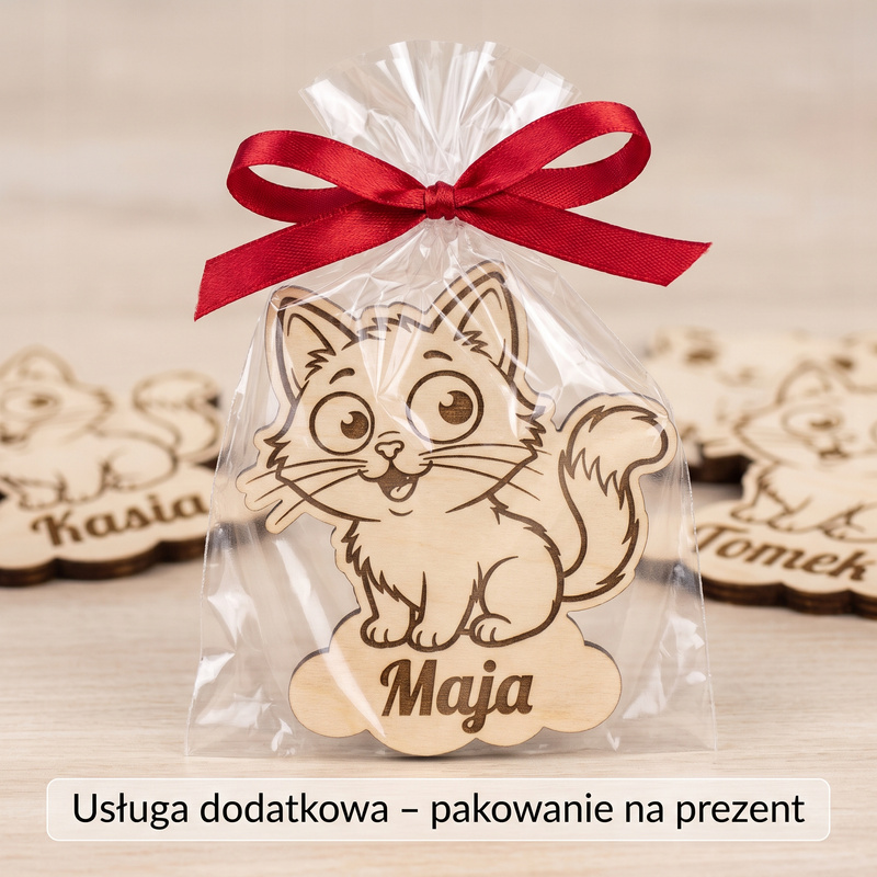 Magnes drewniany z imieniem na urodziny dziecka „Kotek” — 8 cm