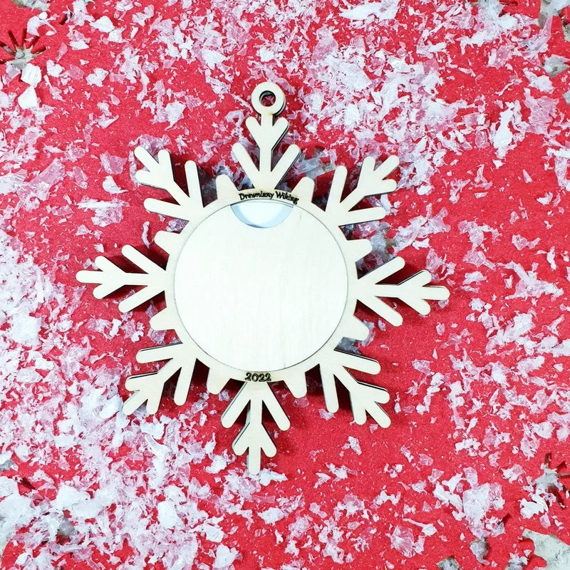 Wooden Snowflake Bomb