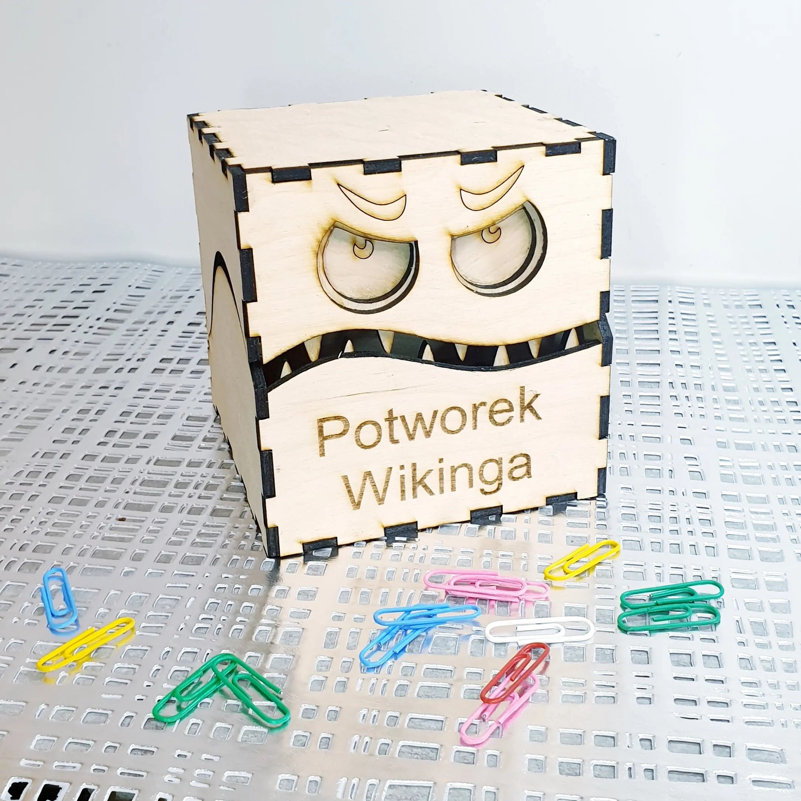 Drewniane pudełko na gadżety z dedykacją "Potworek"