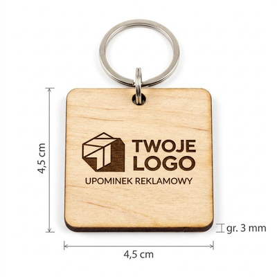 Drewniany brelok z Twoim logo firmowym – grawerowany upominek ze sklejki