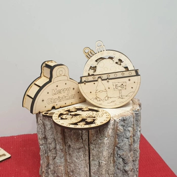 Drewniane pudełko z 5 bombkami i dedykacją