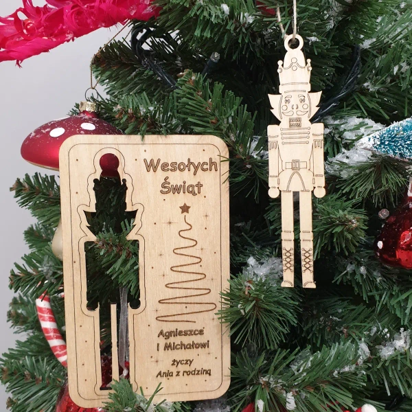 Drewniana kartka świąteczna z bombką 'Dziadek'